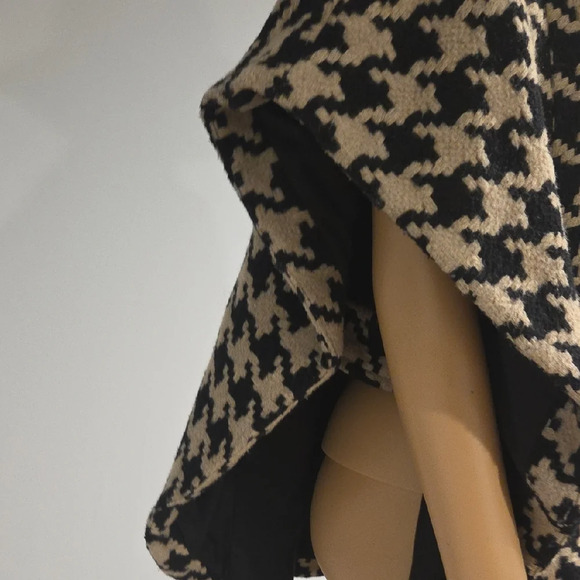 Miss Me Houndstooth Cape in Black and Cream - Picture 4 of 9